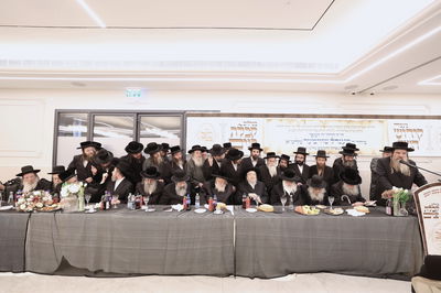 התורמים מארה"ב התקבלו בכבוד על ידי האדמו"רים והרבנים הקנאים