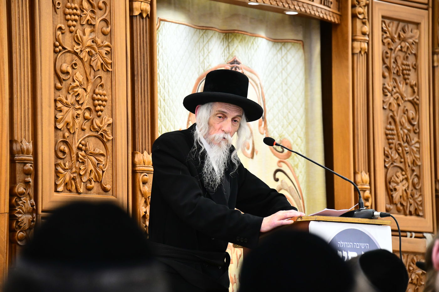 האדמו"ר מסטריקוב בשיחה בישיבת באבוב 