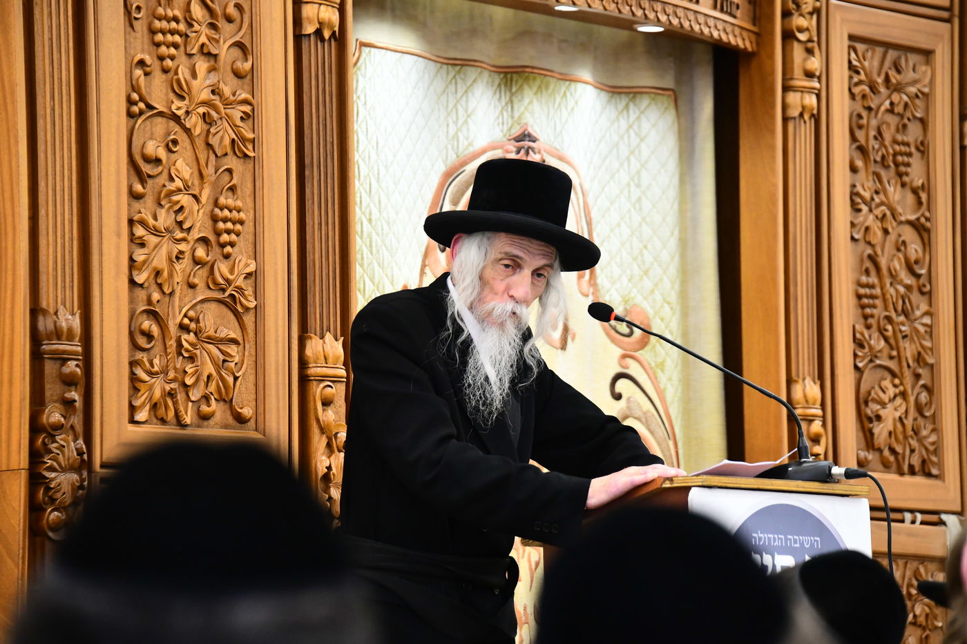 האדמו"ר מסטריקוב בשיחה בישיבת באבוב 