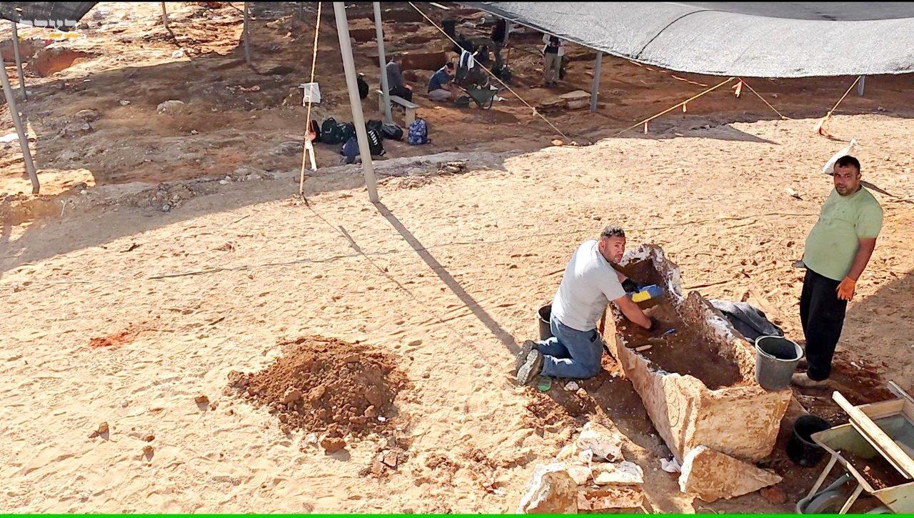 הקברים המחוללים ביהוד