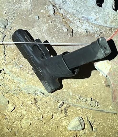 האקדח שנתפס בשטח ע"י השוטרים