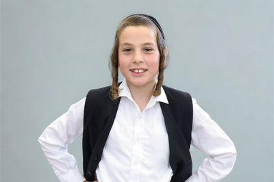 ילד הפלא יונתן פסיקוב, ישראל גובנר ומקהלת ידידים - "מידת ההשתוות"