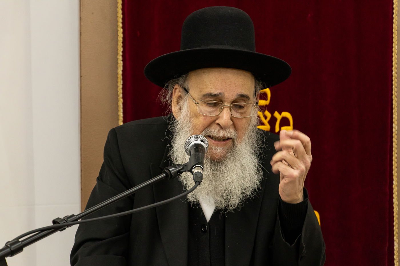 הגאון רבי שניאור קלופט, אב"ד עדת ישראל, חיפה