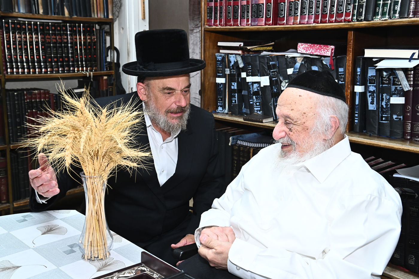 הגרב"ד פוברסקי בקבלת חיטים לקראת חג השבועות