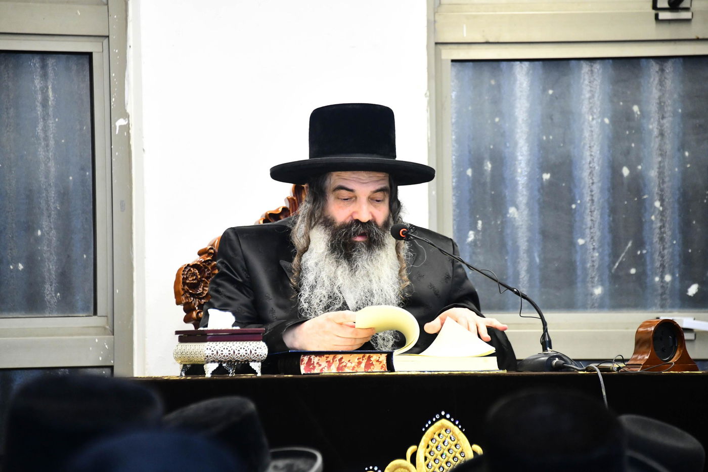 האדמו"ר מזוטשקא בשיחת הכנה לחג השבועות