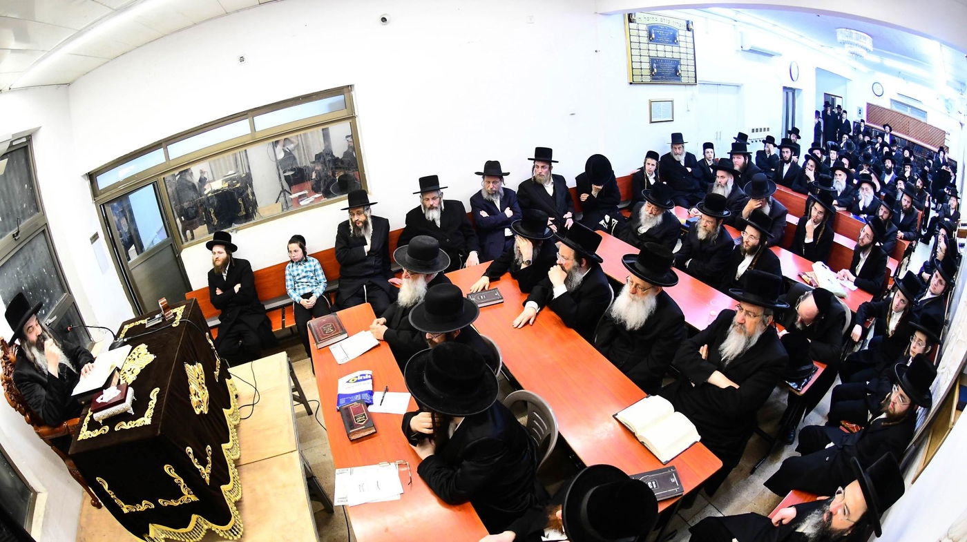 האדמו"ר מזוטשקא בשיחת הכנה לחג השבועות