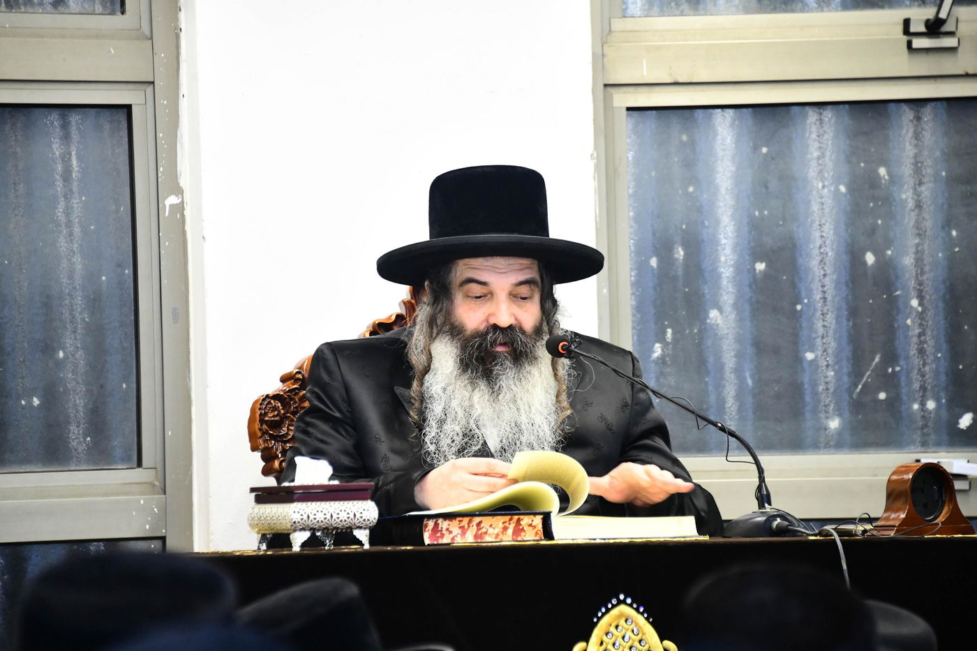 האדמו"ר מזוטשקא בשיחת הכנה לחג השבועות