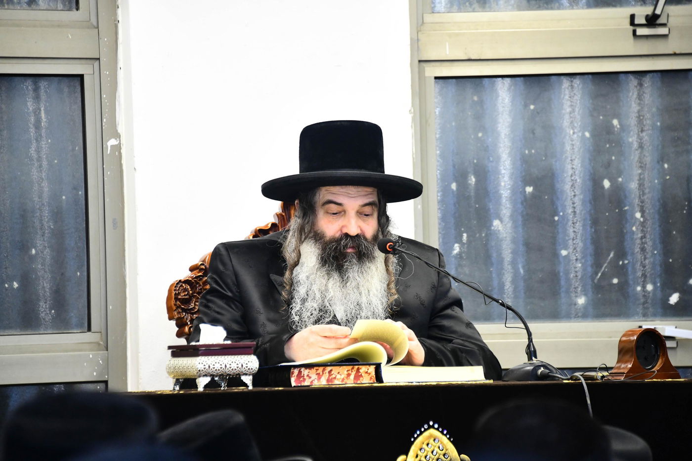 האדמו"ר מזוטשקא בשיחת הכנה לחג השבועות