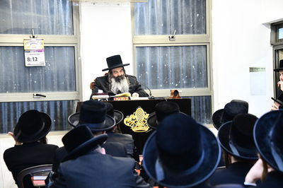 האדמו"ר מזוטשקא בשיחת הכנה לחג השבועות