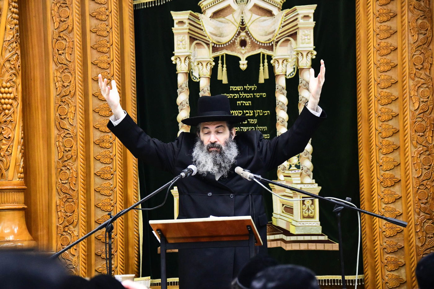 הגה"צ רבי צבי מאיר זילברברג בשיחת הכנה לחג השבועות