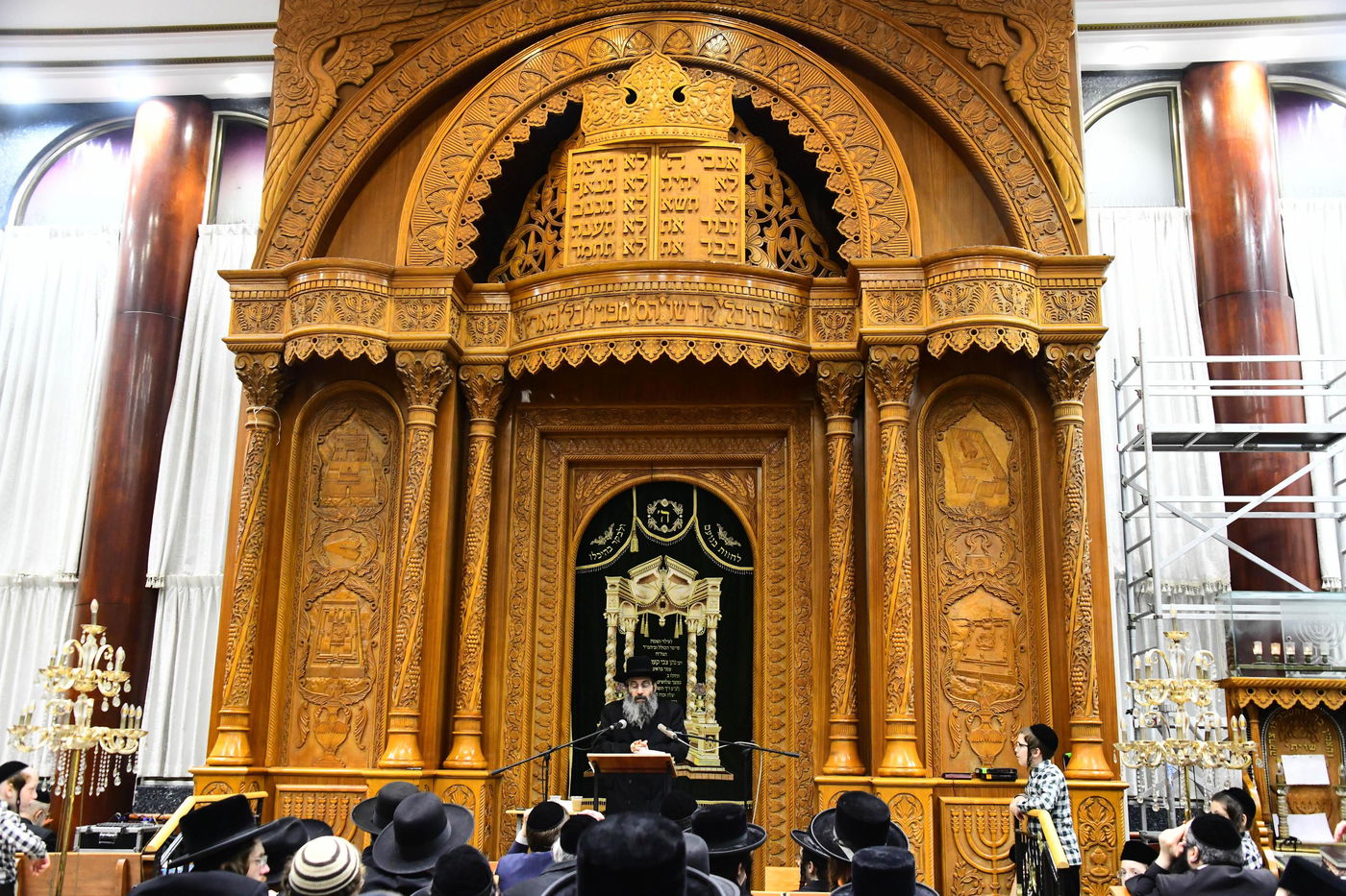 הגה"צ רבי צבי מאיר זילברברג בשיחת הכנה לחג השבועות