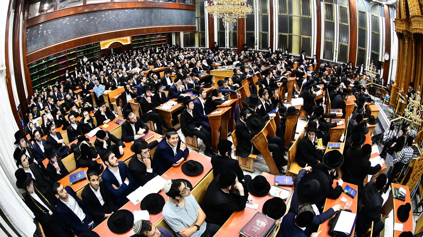 הגה"צ רבי צבי מאיר זילברברג בשיחת הכנה לחג השבועות