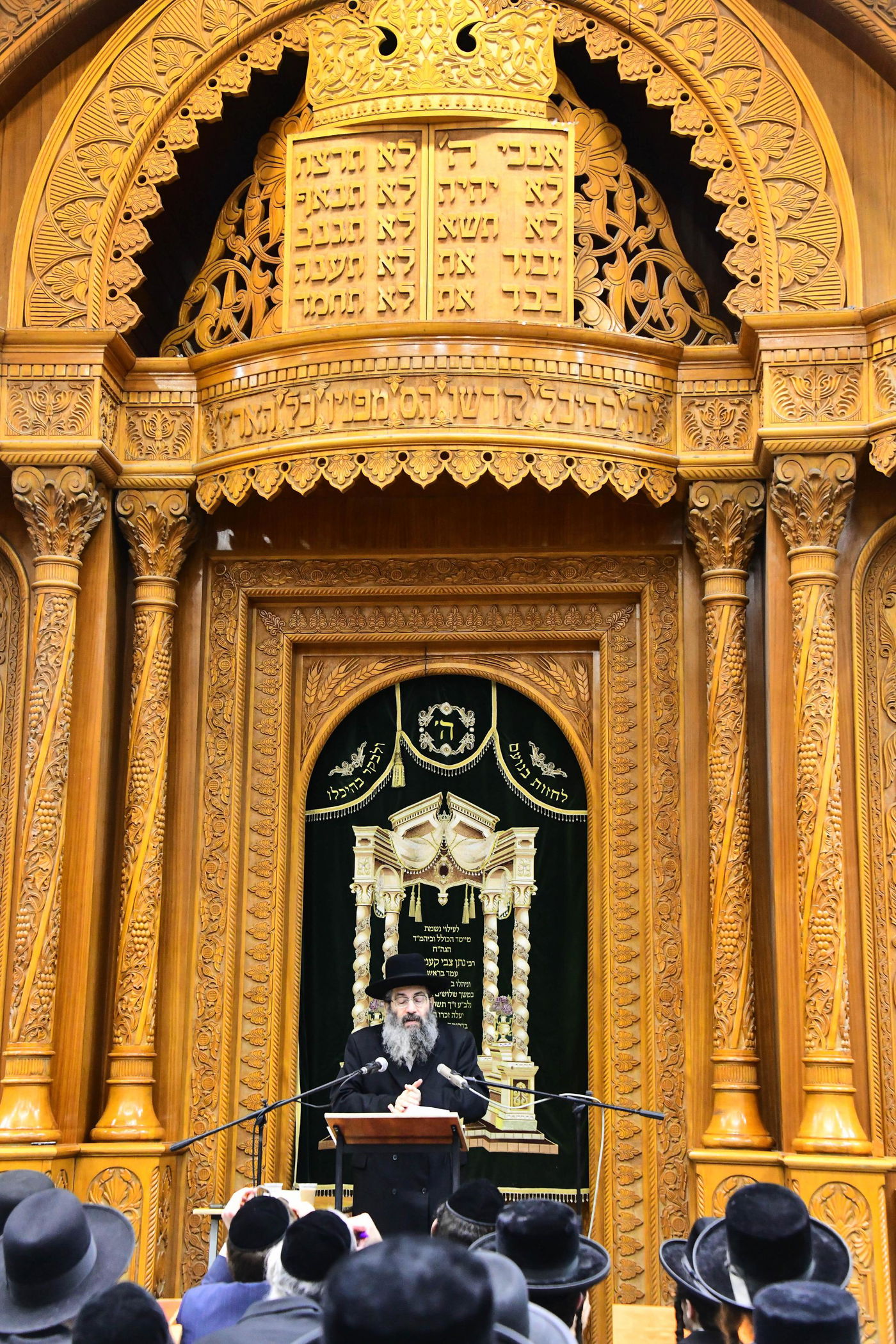 הגה"צ רבי צבי מאיר זילברברג בשיחת הכנה לחג השבועות