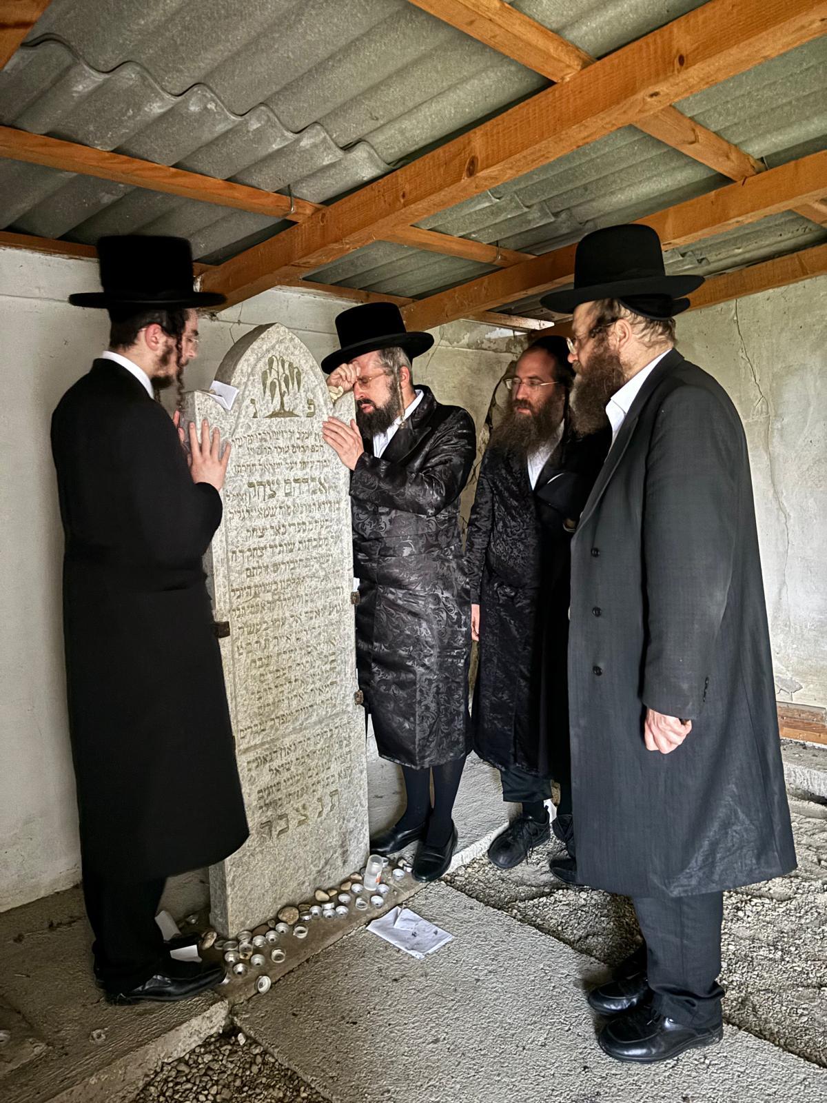 הרה״צ רבי יוסף בנימין ווייס במסע הקודש לאירופה