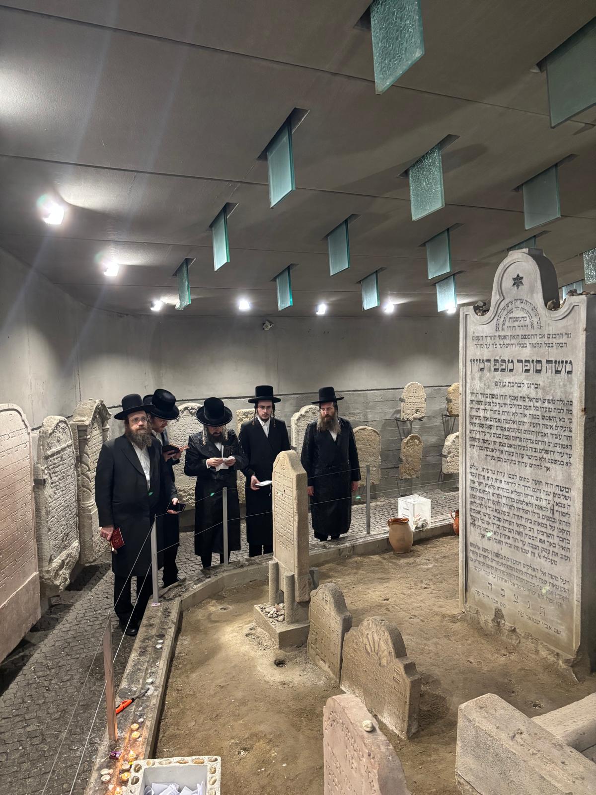 הרה״צ רבי יוסף בנימין ווייס במסע הקודש לאירופה