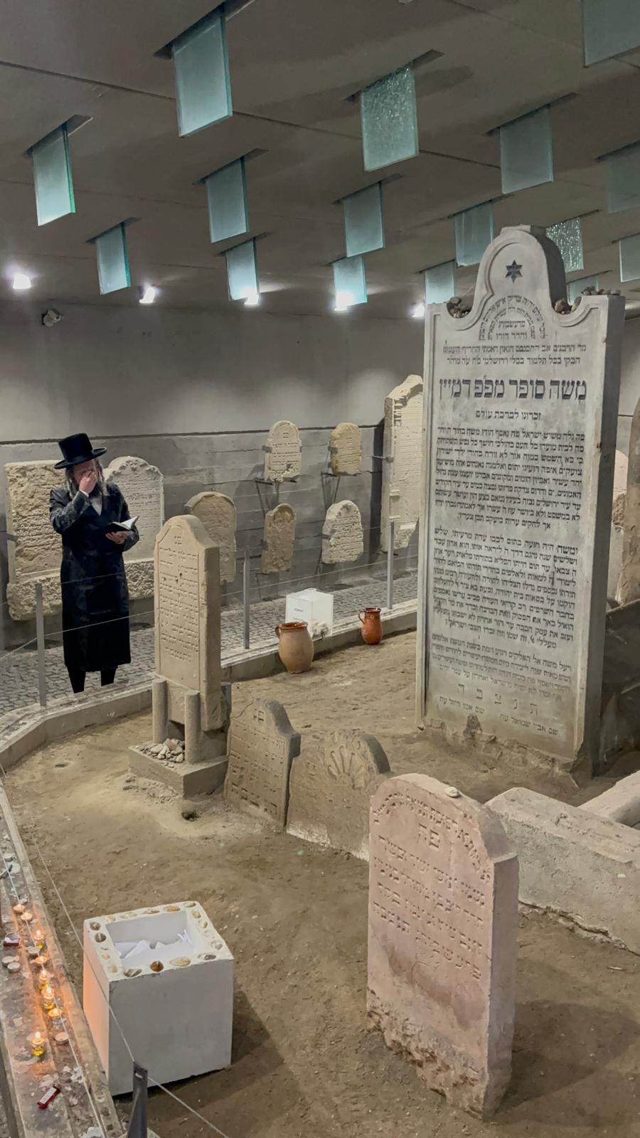 הרה״צ רבי יוסף בנימין ווייס במסע הקודש לאירופה