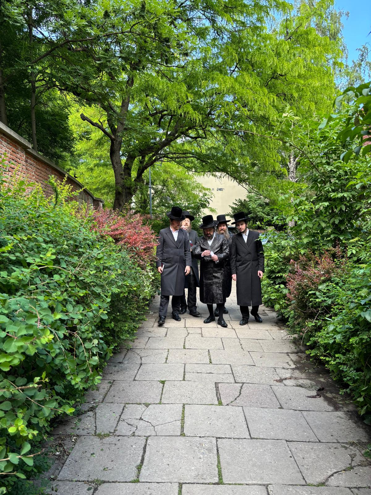 הרה״צ רבי יוסף בנימין ווייס במסע הקודש לאירופה