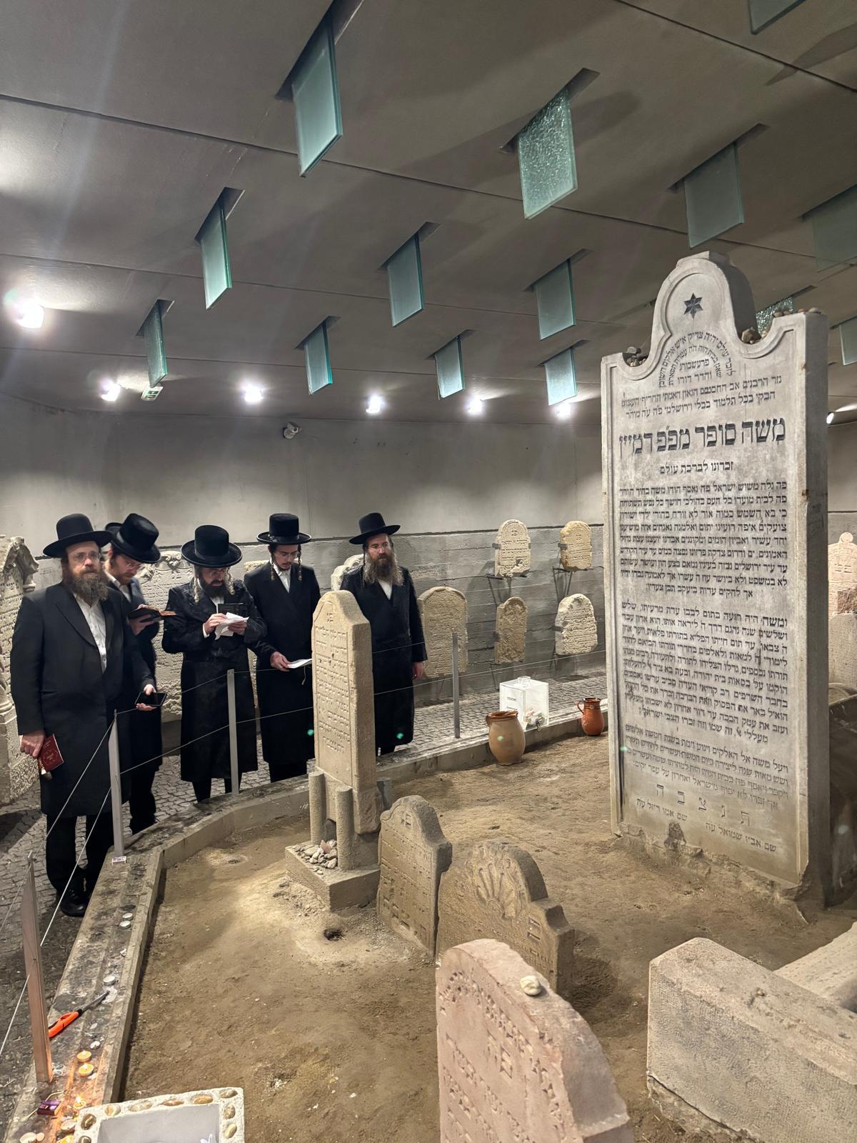 הרה״צ רבי יוסף בנימין ווייס במסע הקודש לאירופה