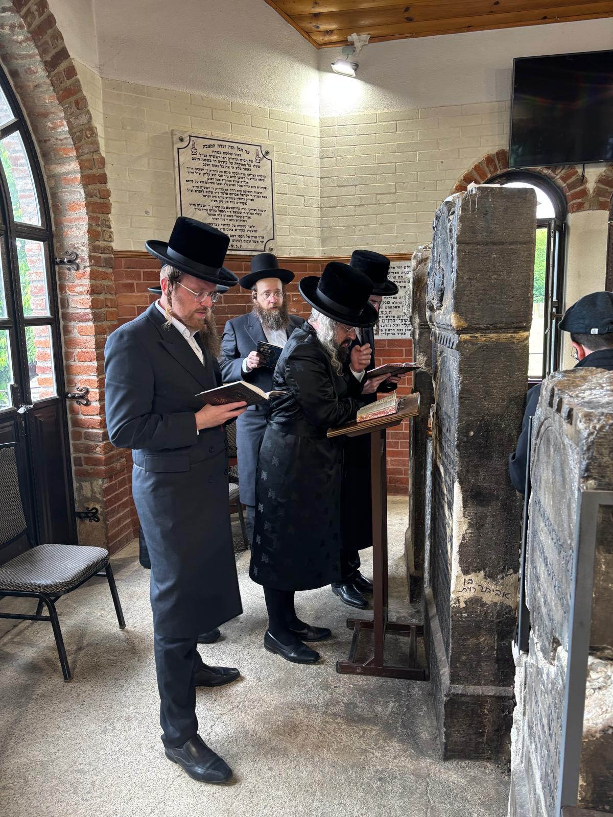 הרה״צ רבי יוסף בנימין ווייס במסע הקודש לאירופה