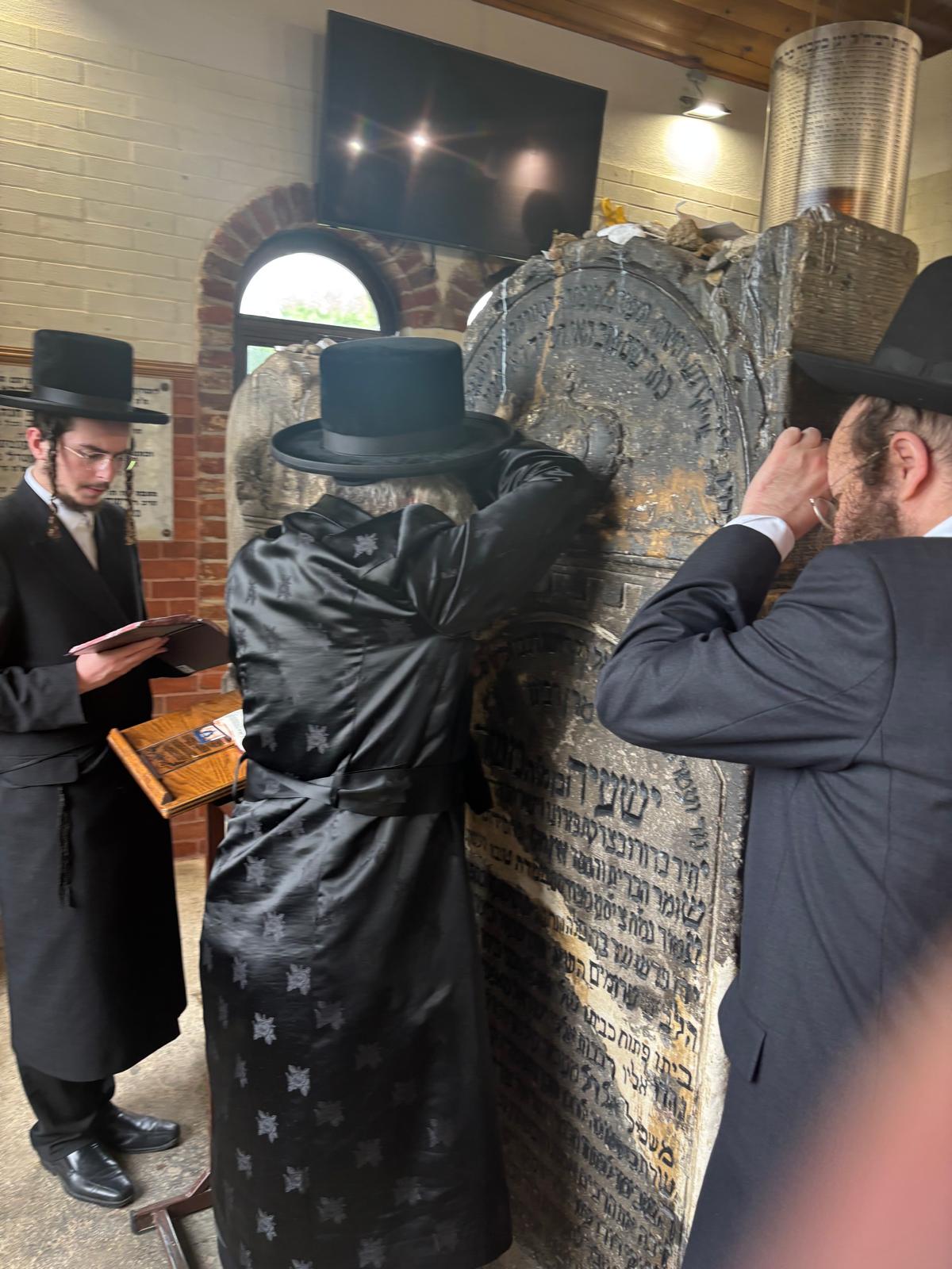 הרה״צ רבי יוסף בנימין ווייס במסע הקודש לאירופה