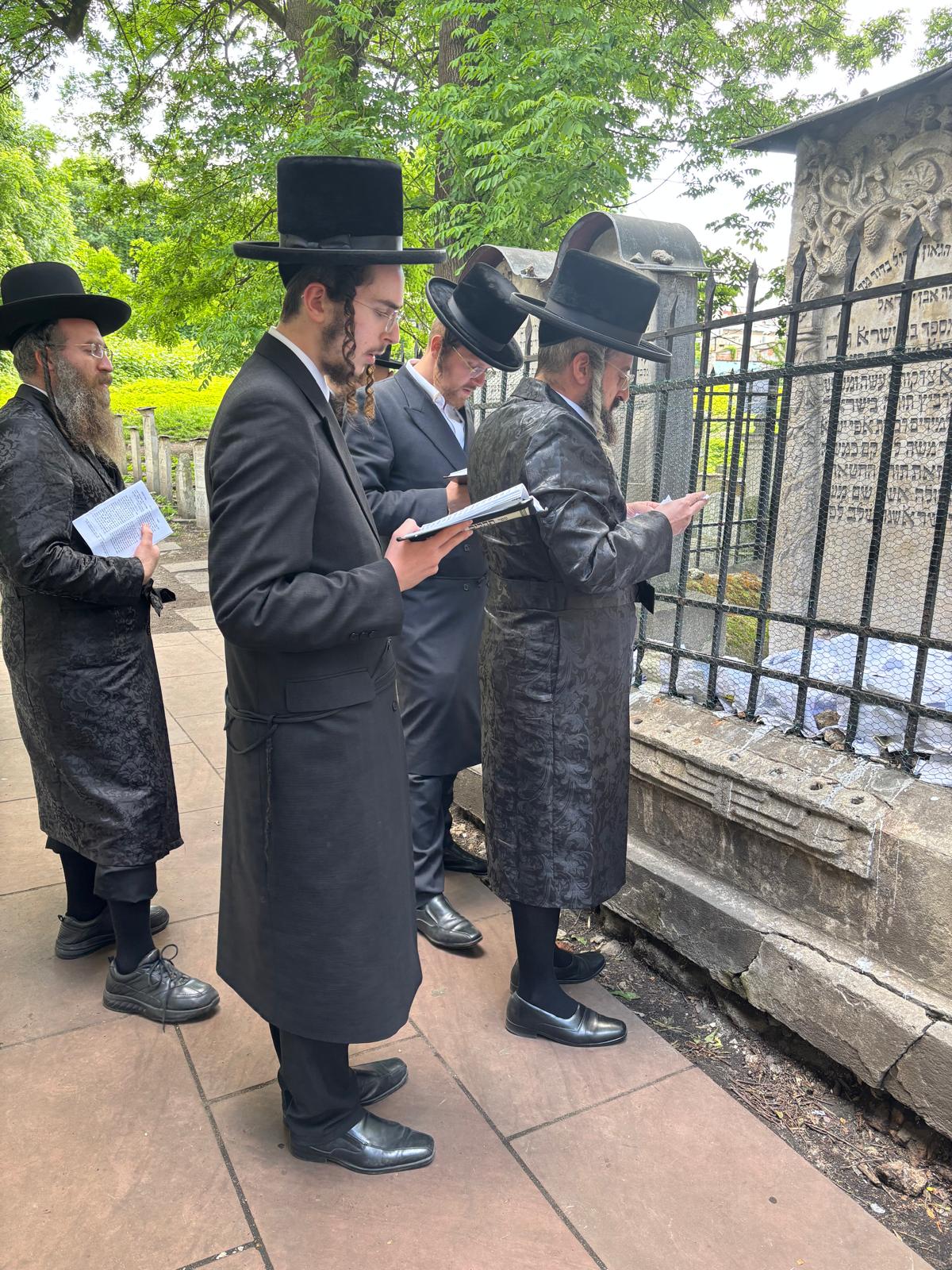 הרה״צ רבי יוסף בנימין ווייס במסע הקודש לאירופה