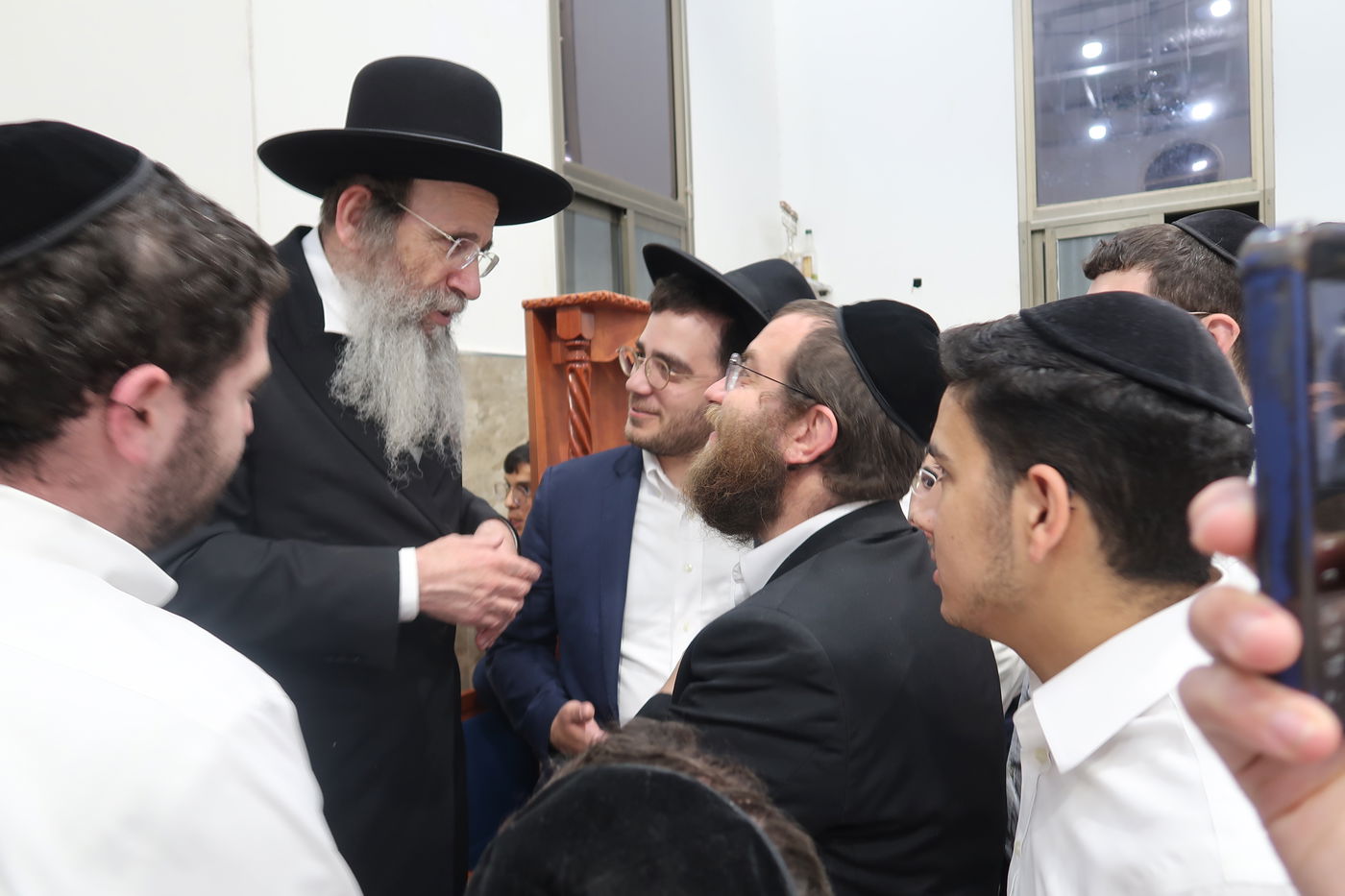 הגה"צ רבי בנימין פינקל בשיחת הכנה לשבועות