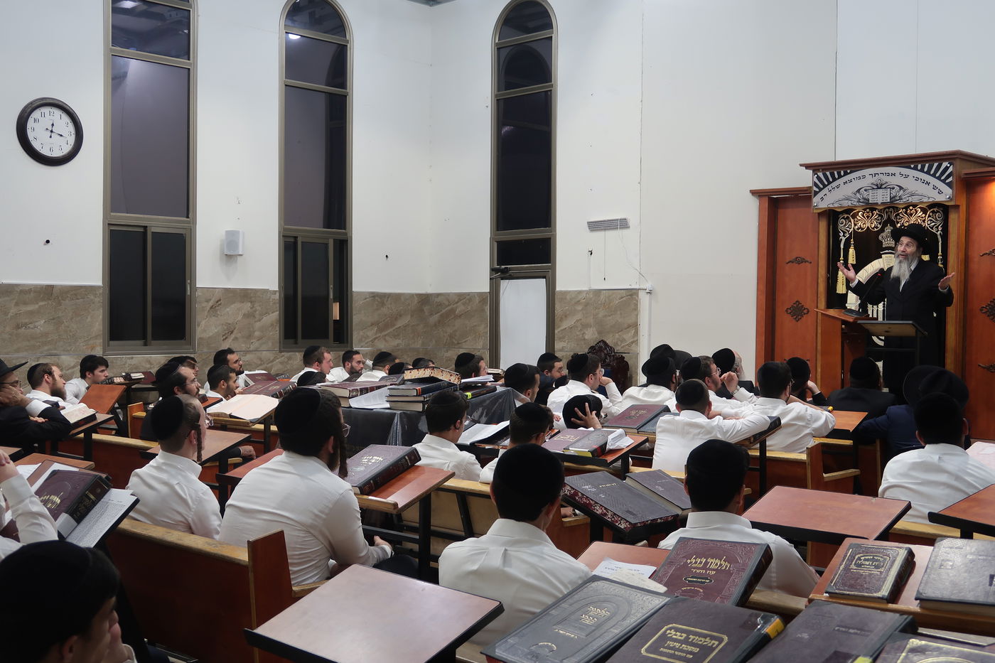 הגה"צ רבי בנימין פינקל בשיחת הכנה לשבועות