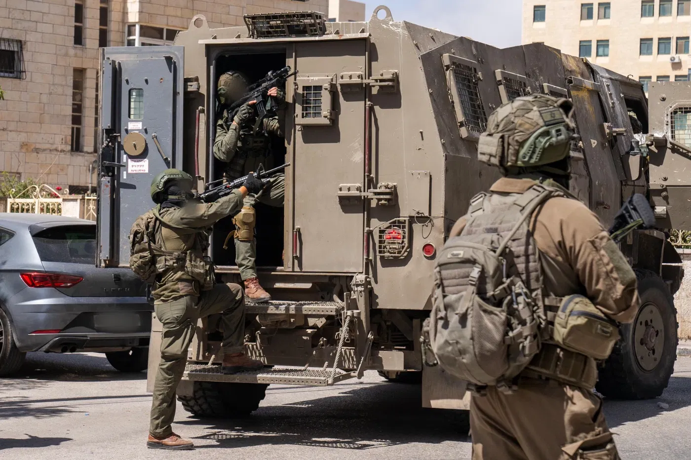 פעילות אבטחה של לוחמי צה"ל באיו"ש