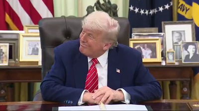 קורע: כך הגיב טראמפ לסטירה שחטף מקרון מאשתו 