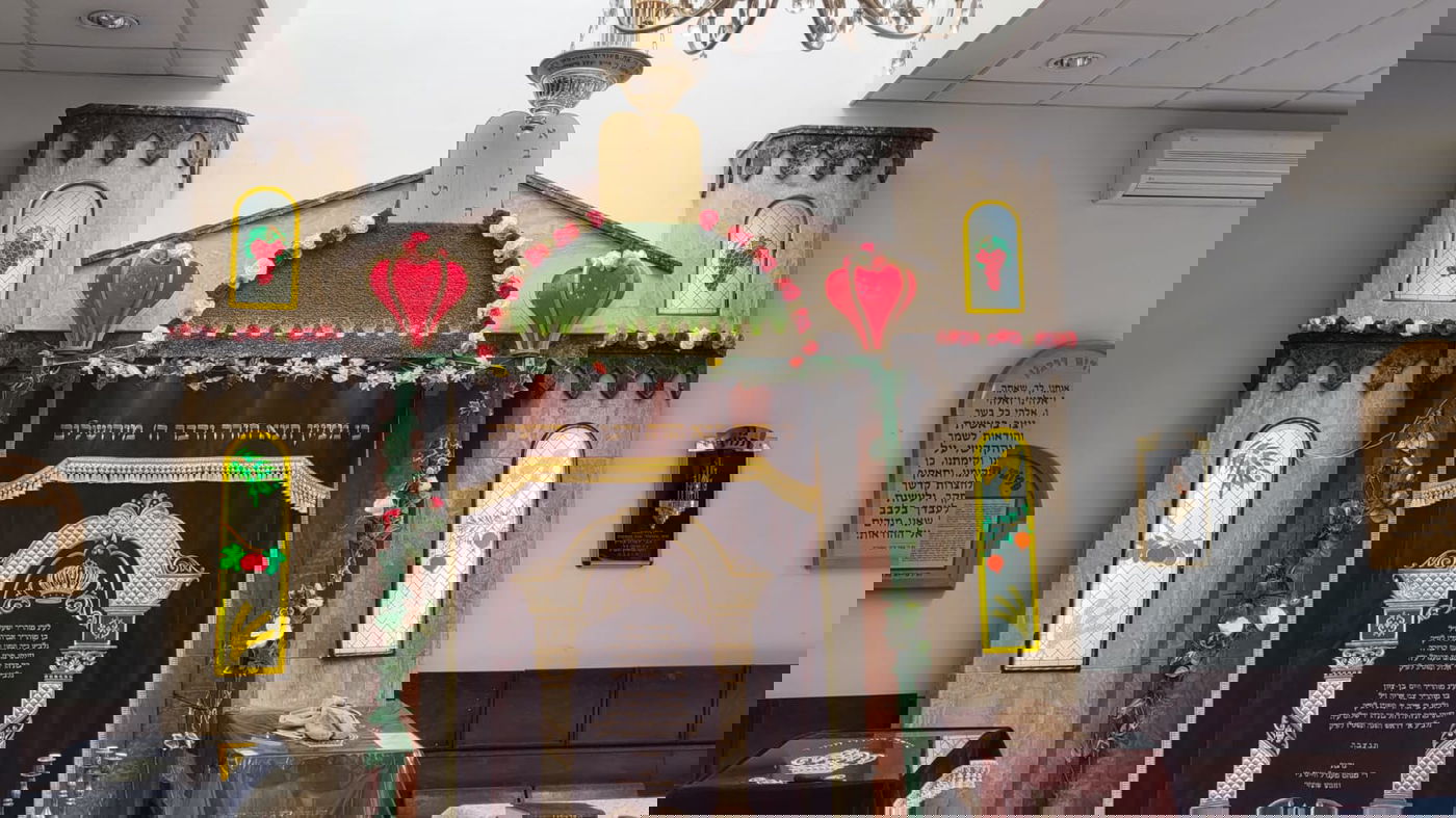 ביהמ"ד ויז'ניץ באנטווערפן מוכן לקראת החג