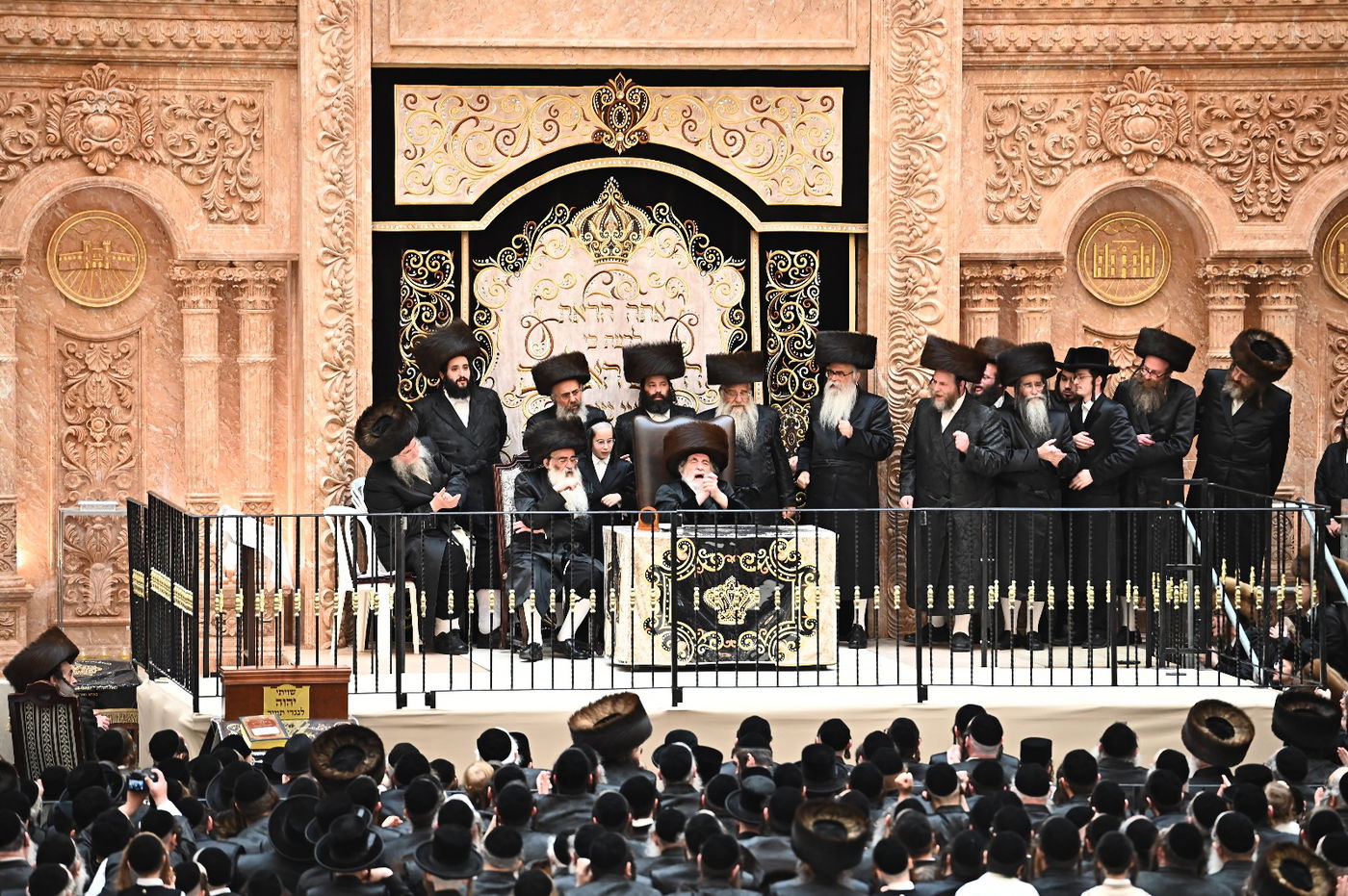 האדמו"ר מויז'ניץ בספירת העומר מ"ט בעומר