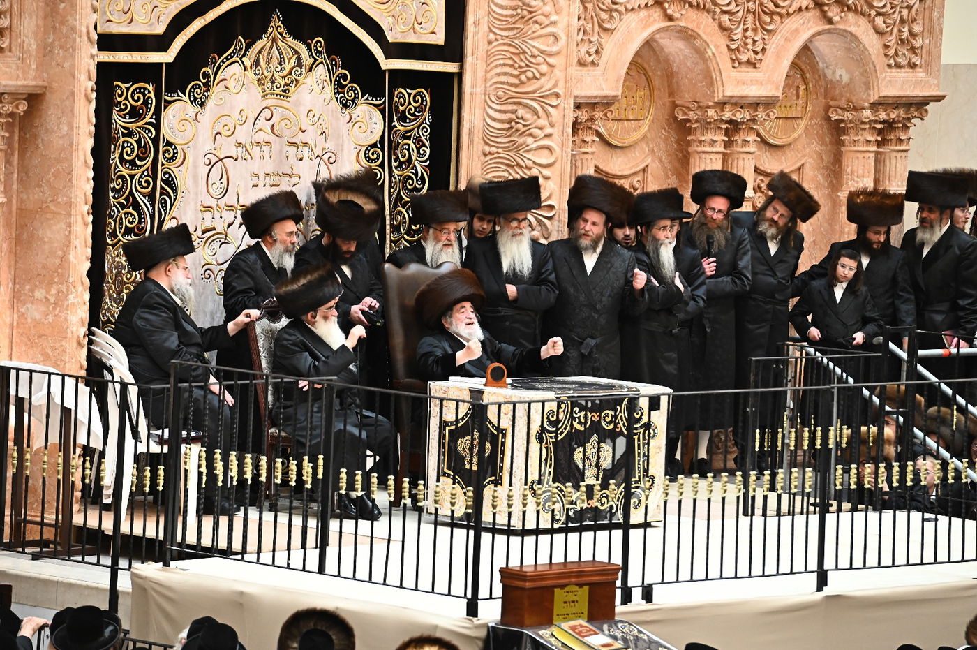 האדמו"ר מויז'ניץ בספירת העומר מ"ט בעומר