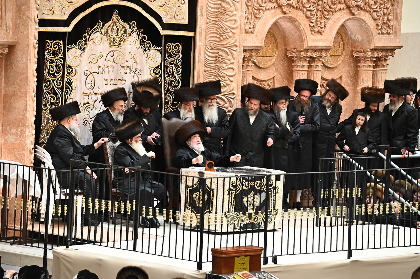 האדמו"ר מויז'ניץ בספירת העומר מ"ט בעומר