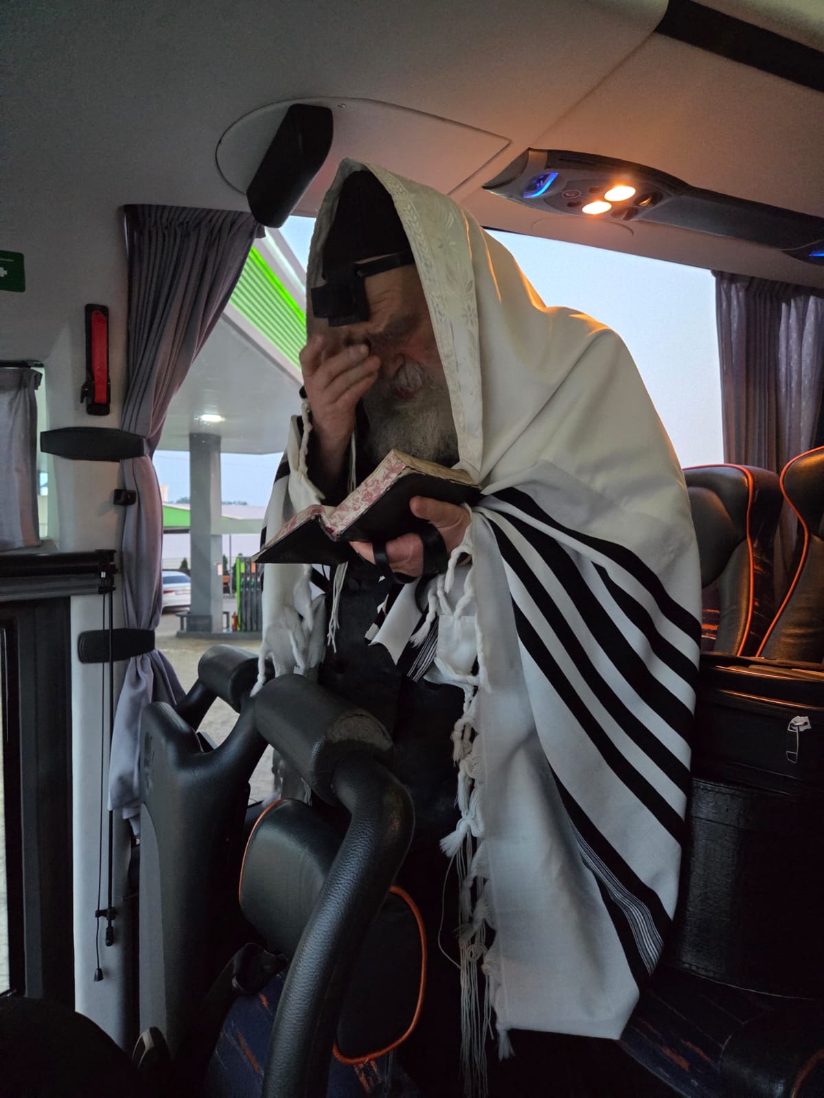 גאב"ד מאקאווא באוקראיינה