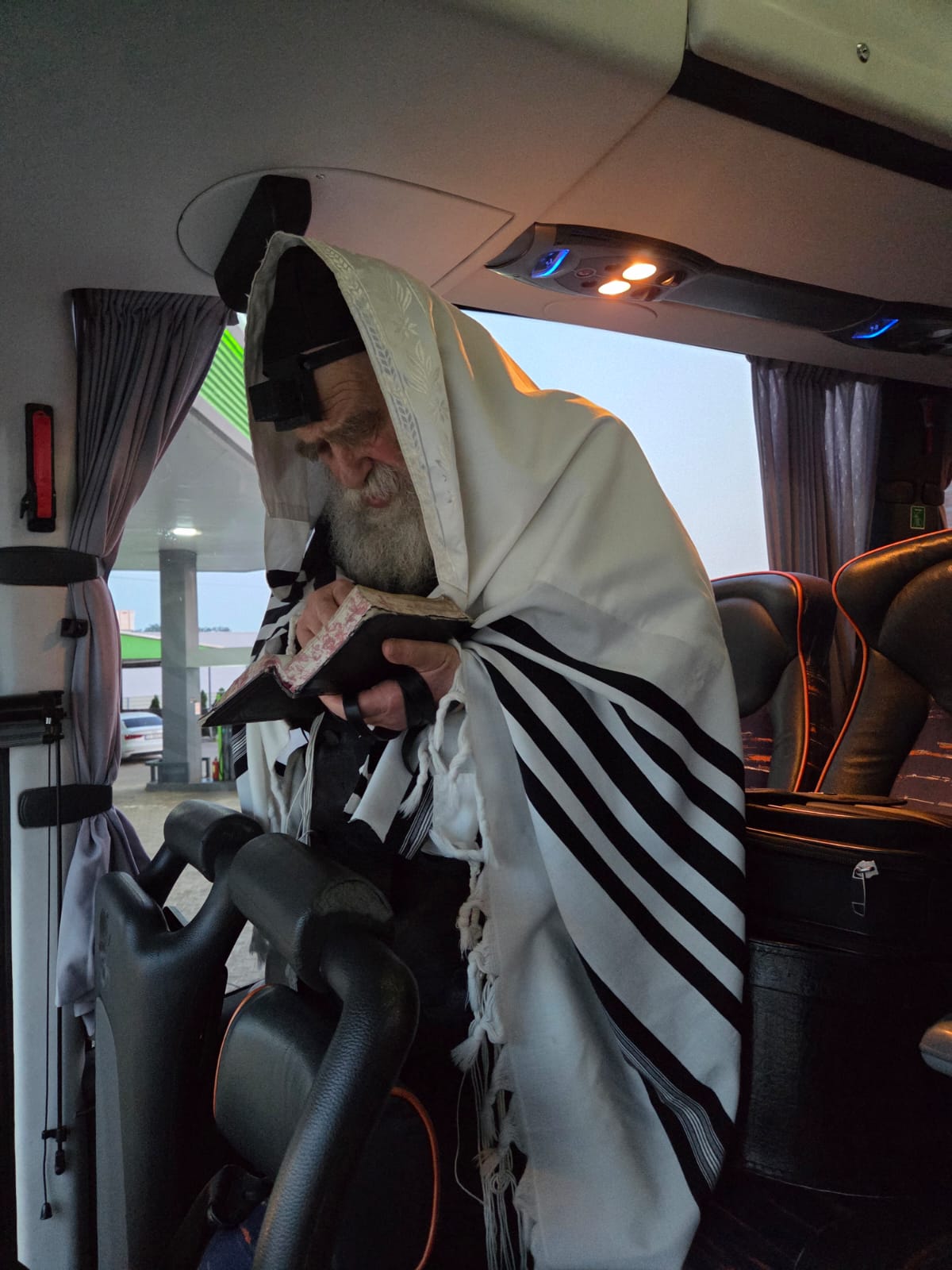 גאב"ד מאקאווא באוקראיינה