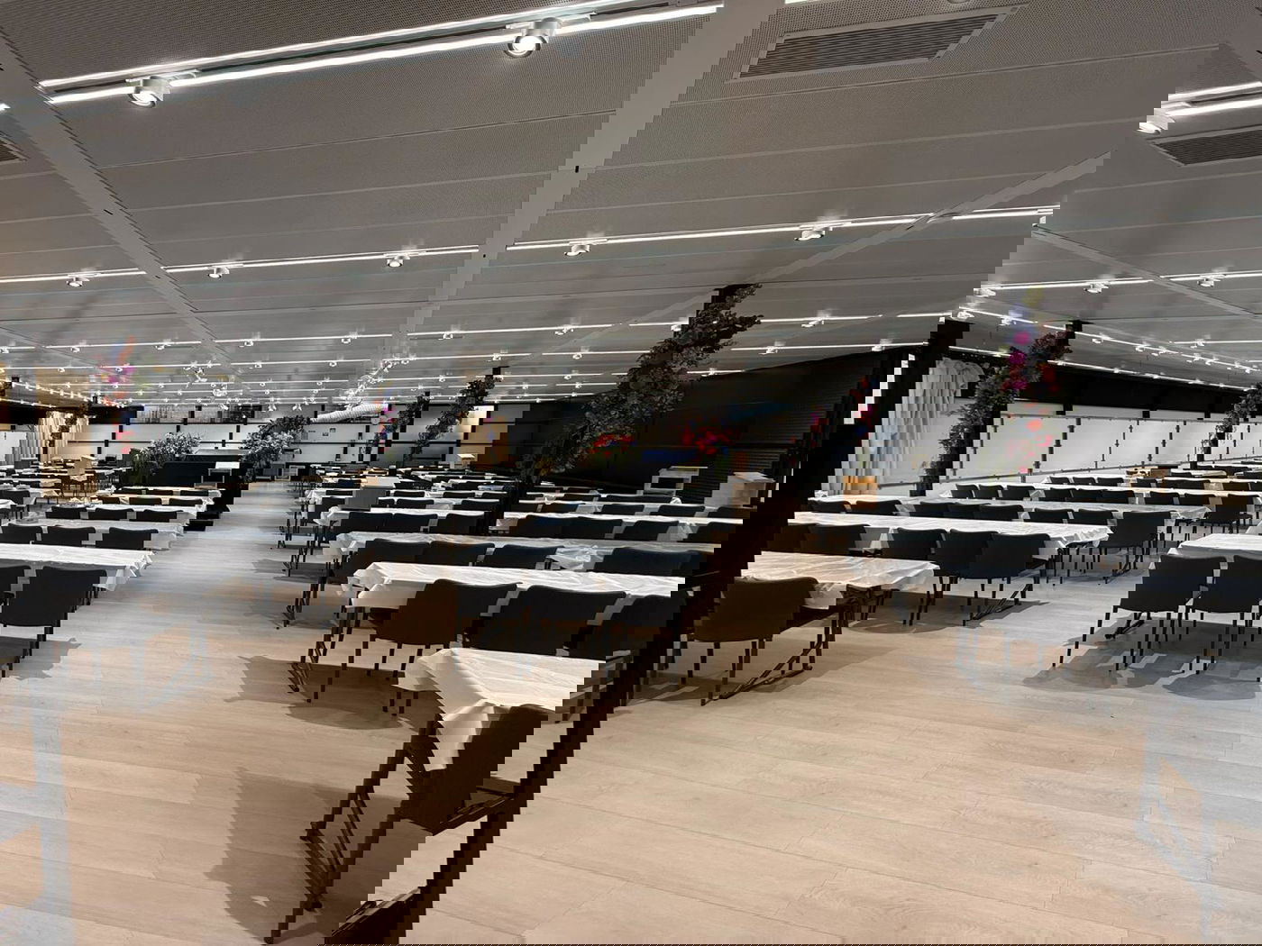 ביהמ"ד 'עדת ישראל' באוסטרליה מקושט לקראת החג