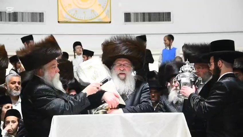 הכנסת ס"ת בנדבורנה