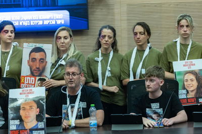 האב והאח בכנסת, היום