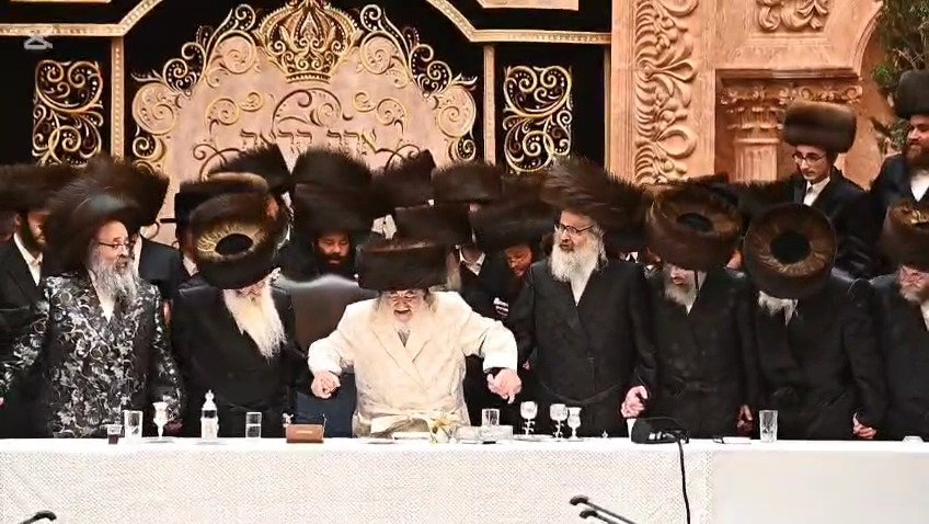 חג השבועות בצל האדמו"ר מויז'ניץ