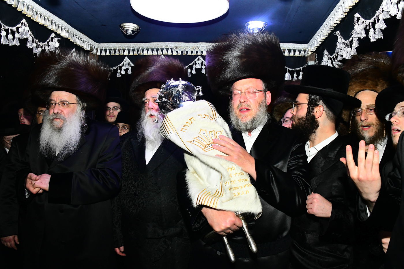 הכנסת ס"ת בנדבורנה