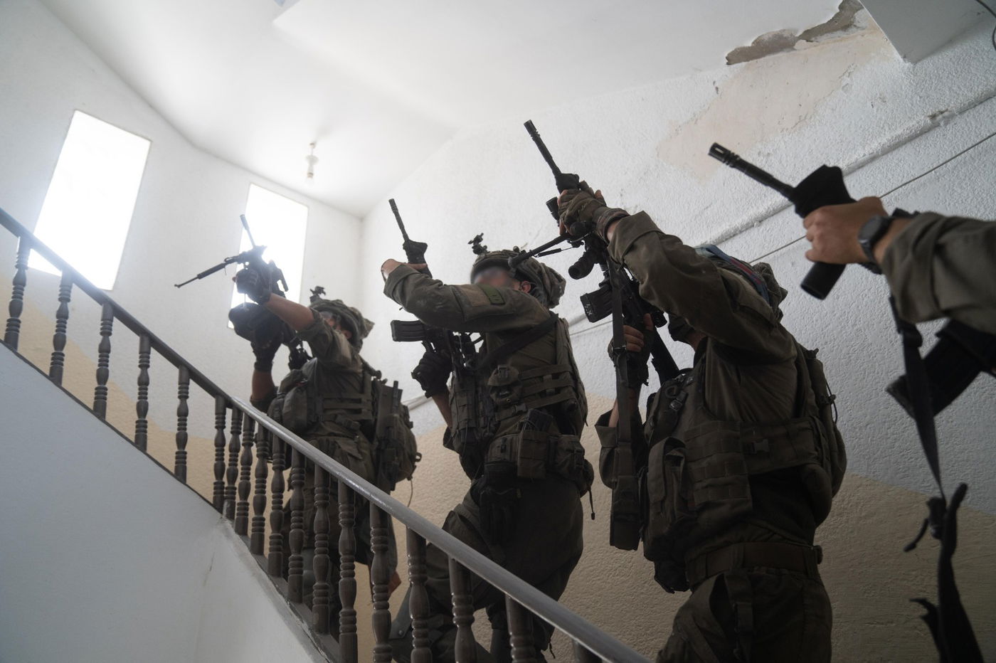 תיעוד מעין החייל: כך פושטים הלוחמים על אתרי הטרור של חאן יונס 