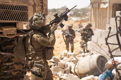 תיעוד מעין החייל: כך פושטים הלוחמים על אתרי הטרור של חאן יונס 