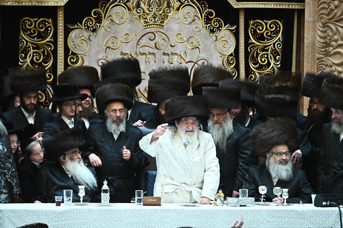 נעילת החג שבועות בחצה"ק ויז'ניץ