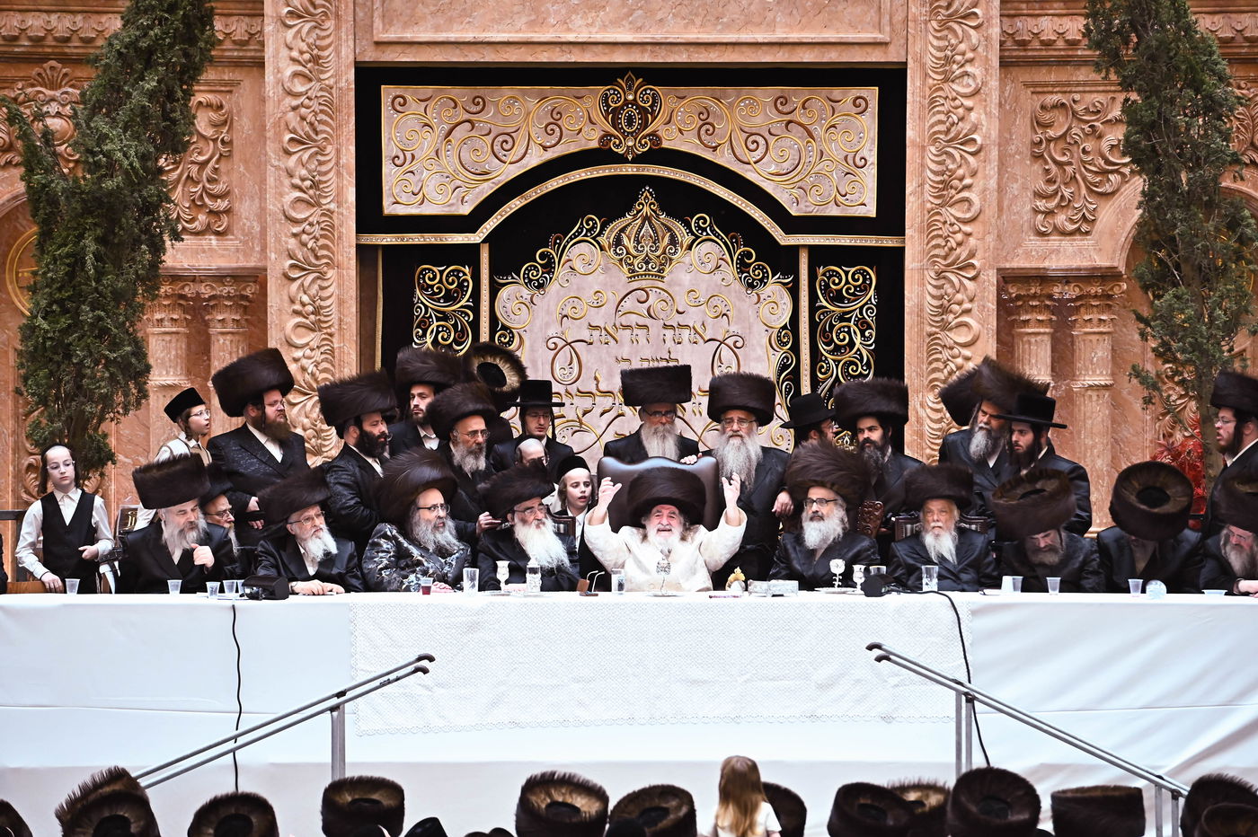 נעילת החג שבועות בחצה"ק ויז'ניץ