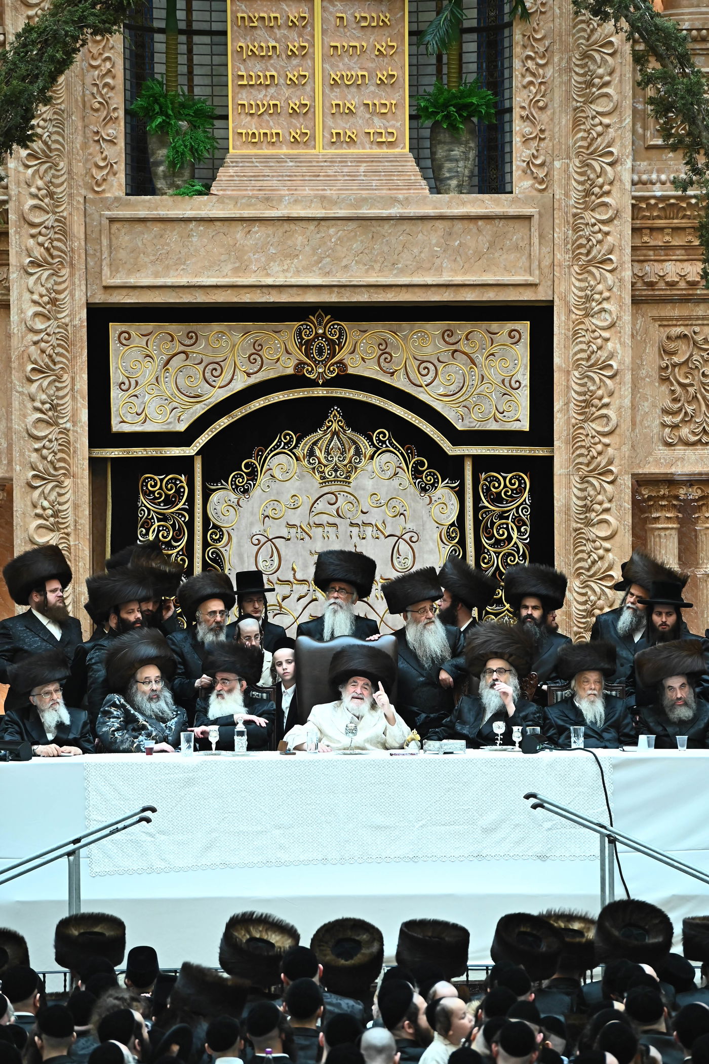 נעילת החג שבועות בחצה"ק ויז'ניץ