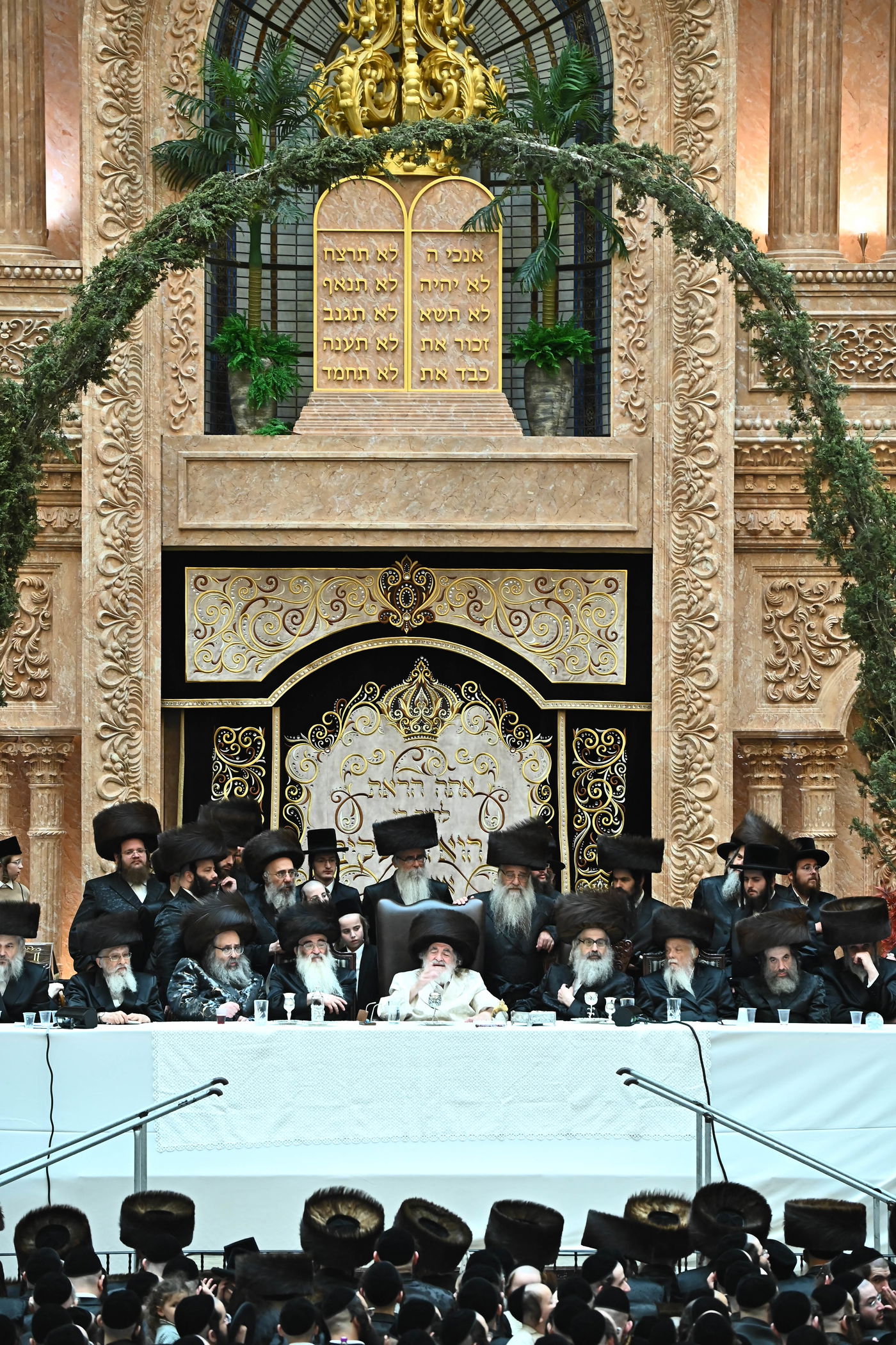 נעילת החג שבועות בחצה"ק ויז'ניץ