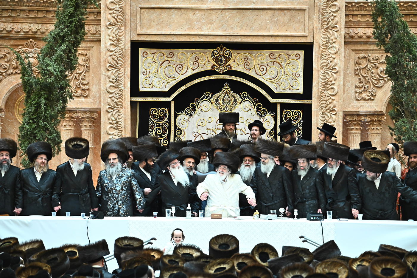 נעילת החג שבועות בחצה"ק ויז'ניץ