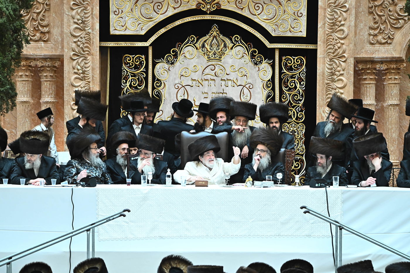 נעילת החג שבועות בחצה"ק ויז'ניץ