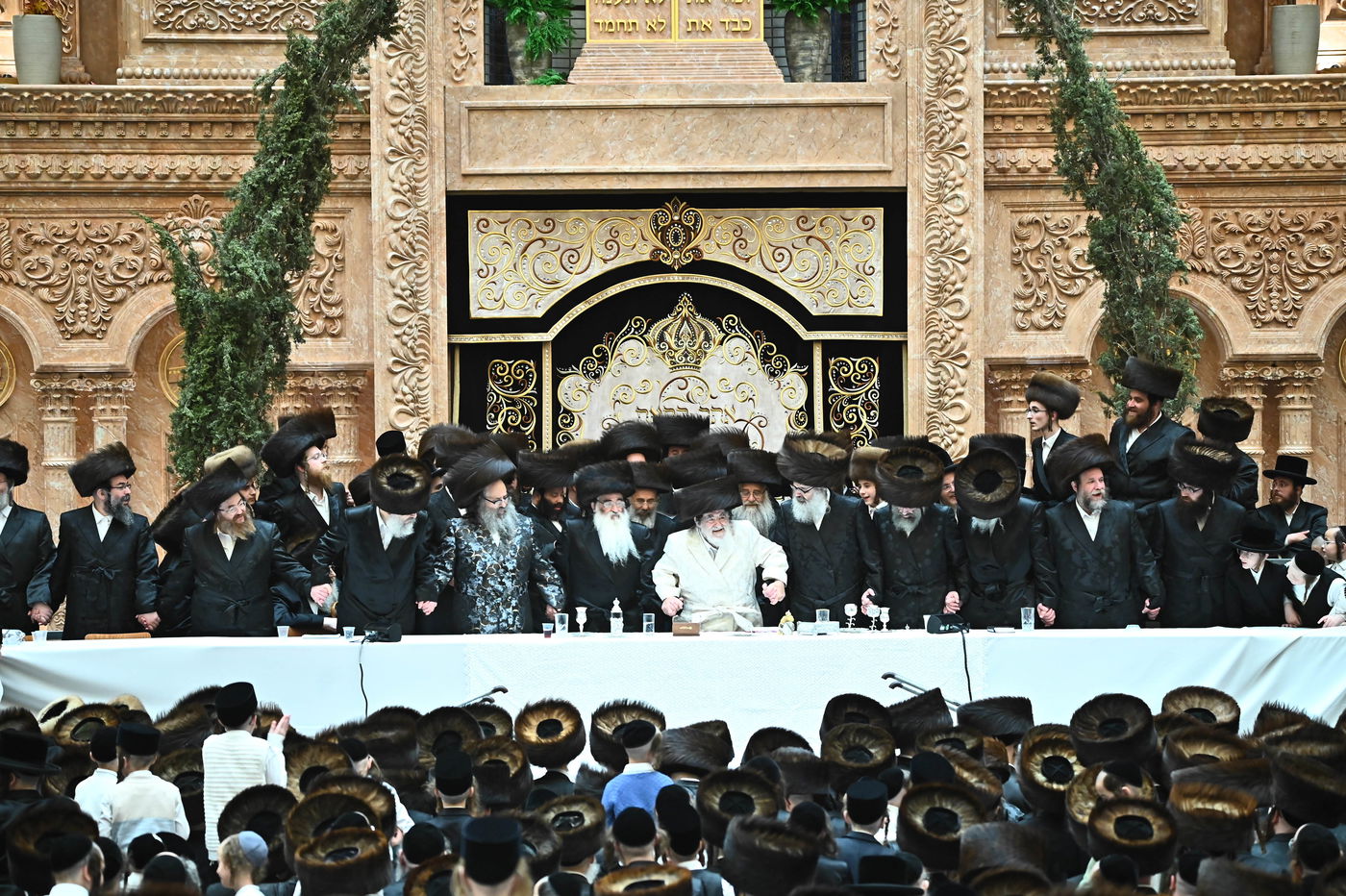 נעילת החג שבועות בחצה"ק ויז'ניץ