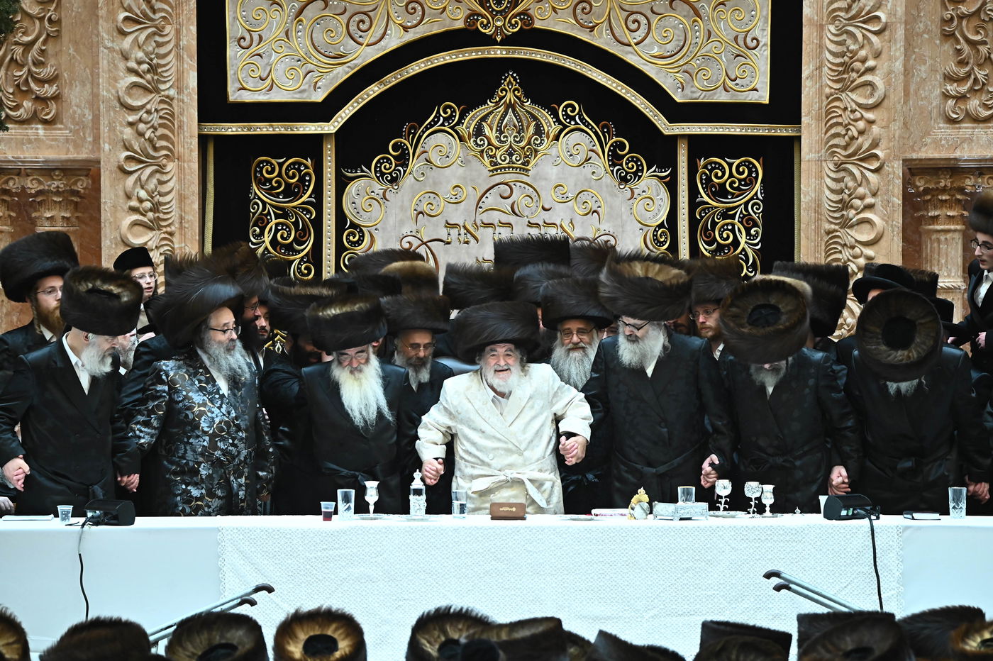 נעילת החג שבועות בחצה"ק ויז'ניץ